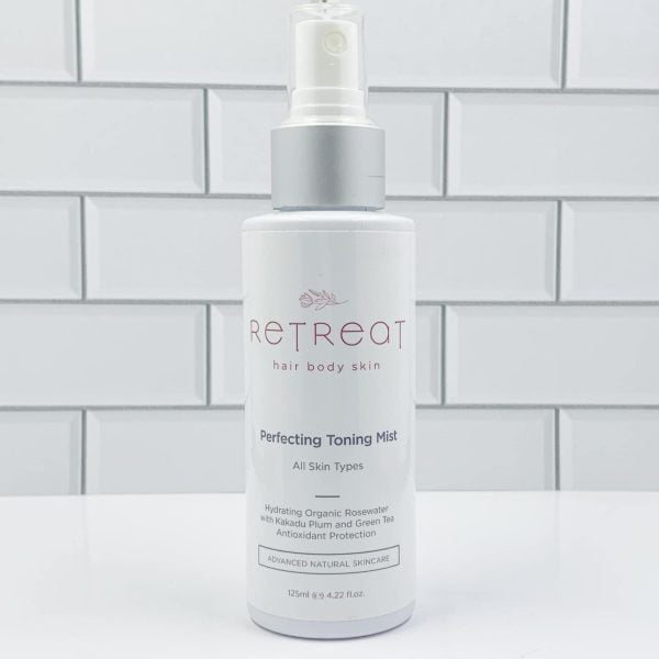 Retreat alcohol free toning mist helps tighten the pores and remove pollutants and excess oils.